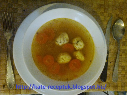 Egyszerű burgonyagombóc leves